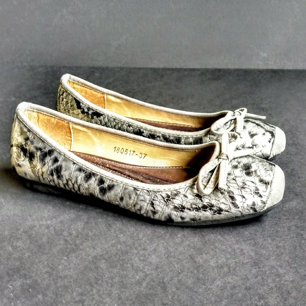 Bellissimo  metallic Capped Toe Ballet Flats